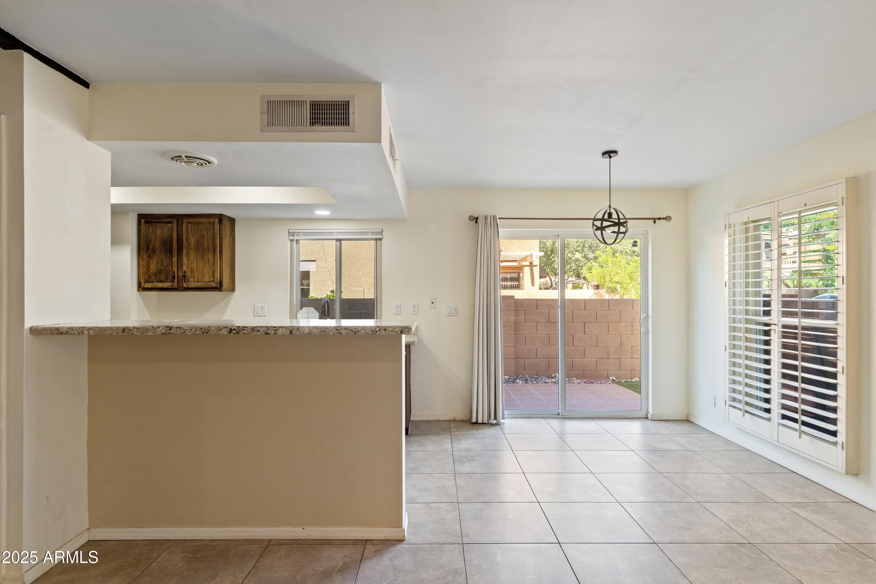 10420 North 11th Street, Unit 3 Phoenix, AZ 85020 - Photo 20 of 33 Kitchen