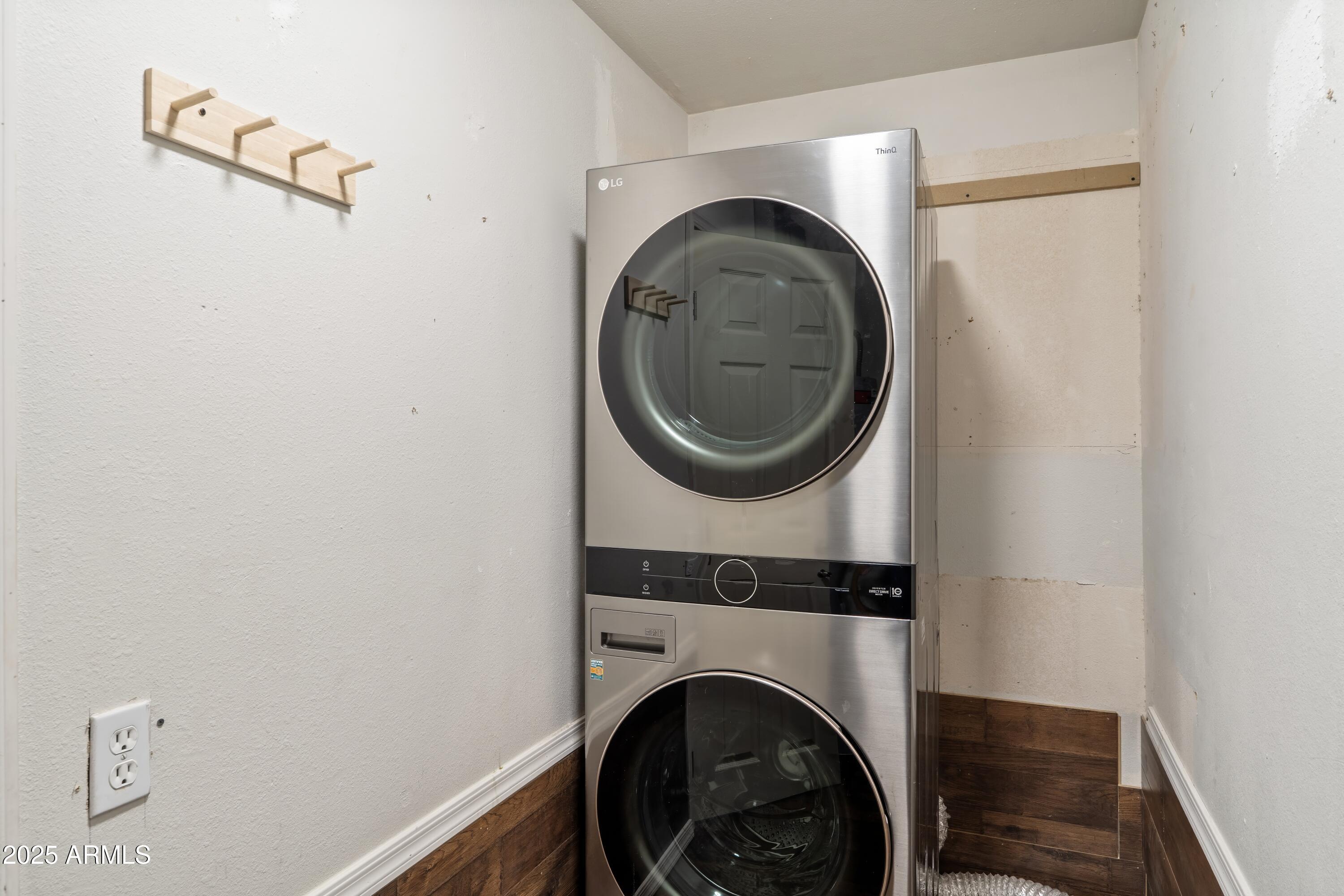 10420 North 11th Street, Unit 3 Phoenix, AZ 85020 - Photo 21 of 33 Laundry | Floor 1