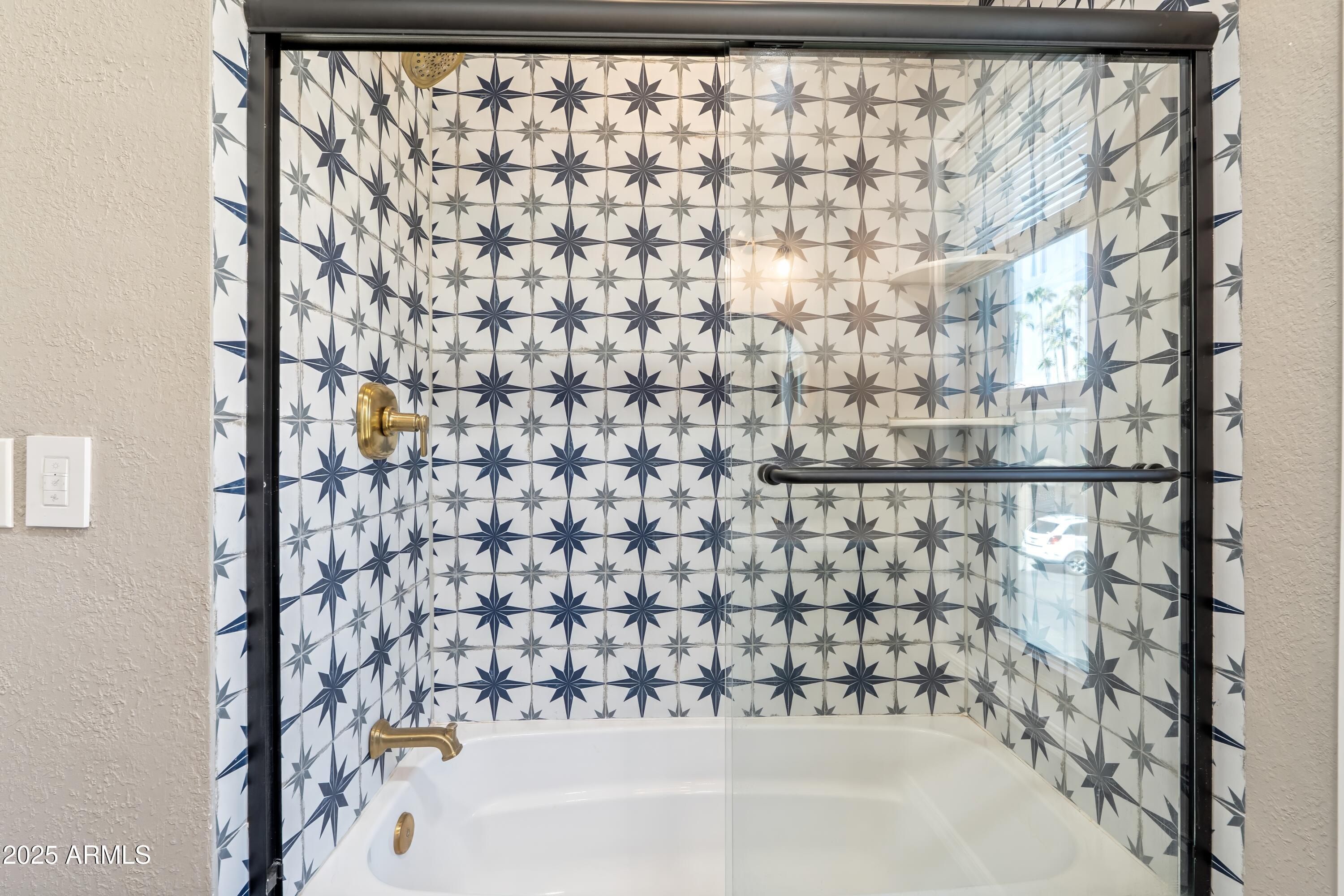 10420 North 11th Street, Unit 3 Phoenix, AZ 85020 - Photo 29 of 33 Bathroom