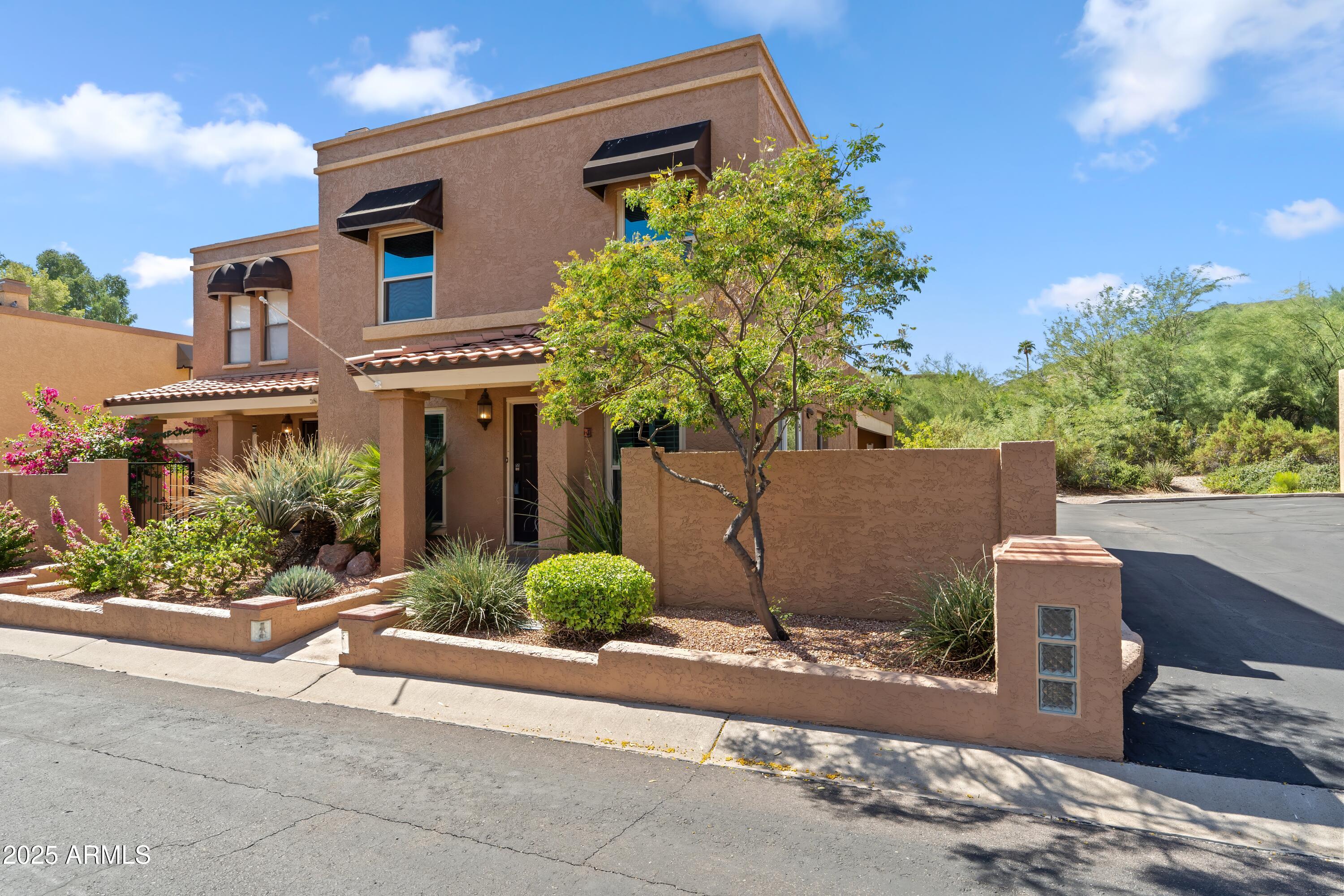 10420 North 11th Street, Unit 3 Phoenix, AZ 85020 - Photo 4 of 33 Front of Unit