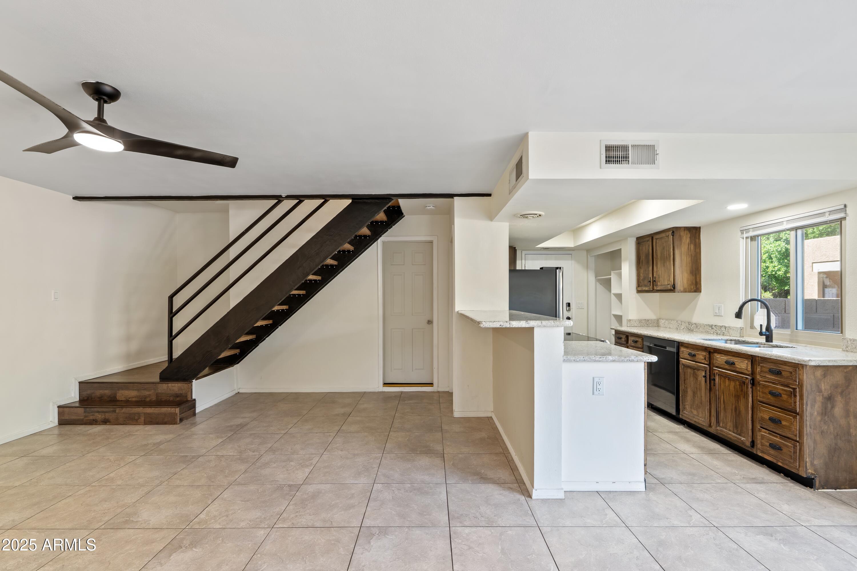 10420 North 11th Street, Unit 3 Phoenix, AZ 85020 - Photo 6 of 33 Floor 1