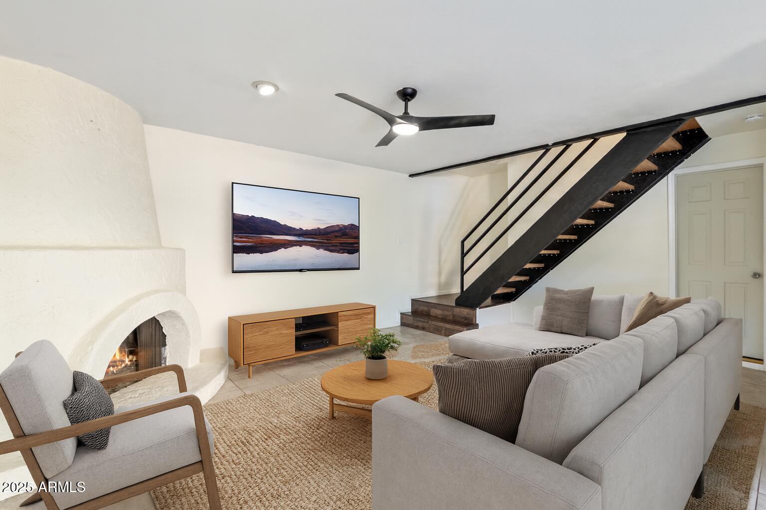 10420 North 11th Street, Unit 3 Phoenix, AZ 85020 - Photo 7 of 33 Living Room