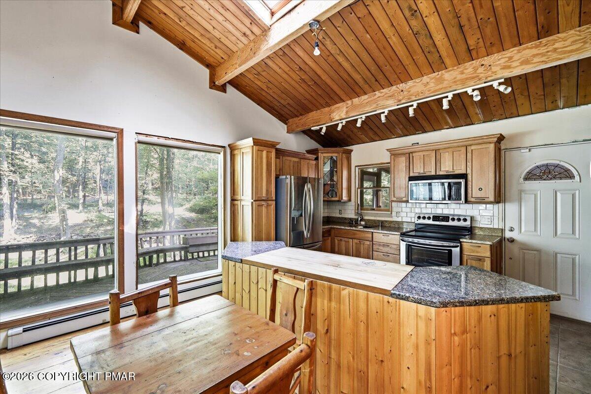 166 Pheasant Run Bushkill, PA 18324 - Photo 14 of 37 35-Photo-34