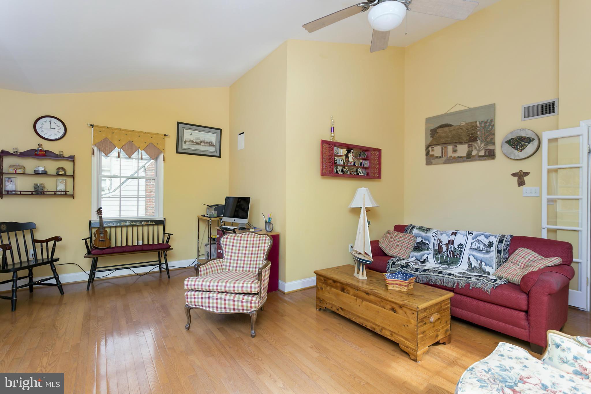 709 Kingston Road Baltimore, MD 21212 - Photo 12 of 26 Family Room