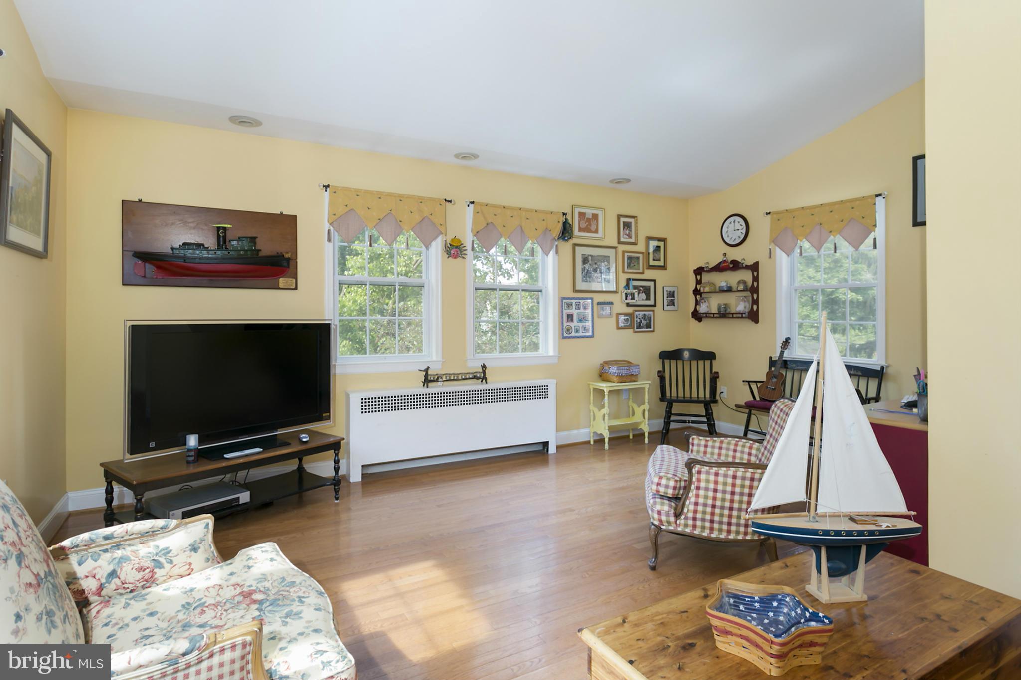 709 Kingston Road Baltimore, MD 21212 - Photo 13 of 26 Family Room