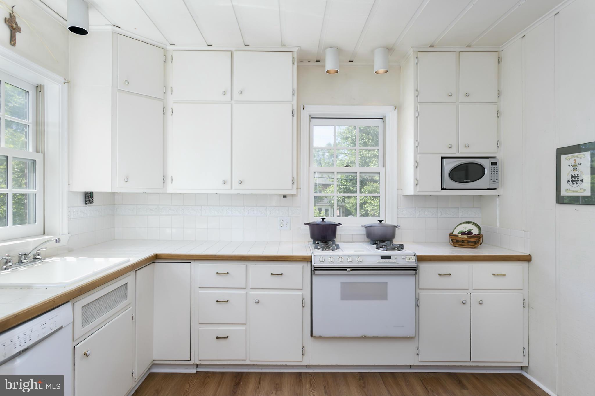 709 Kingston Road Baltimore, MD 21212 - Photo 8 of 26 Kitchen