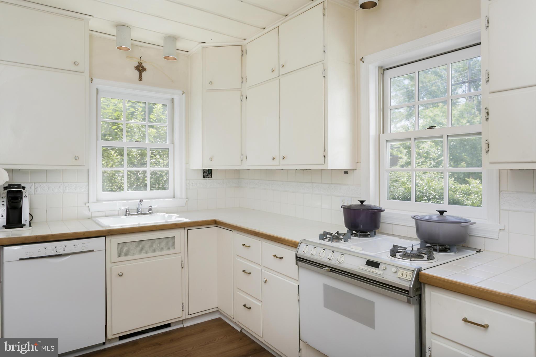 709 Kingston Road Baltimore, MD 21212 - Photo 9 of 26 Kitchen