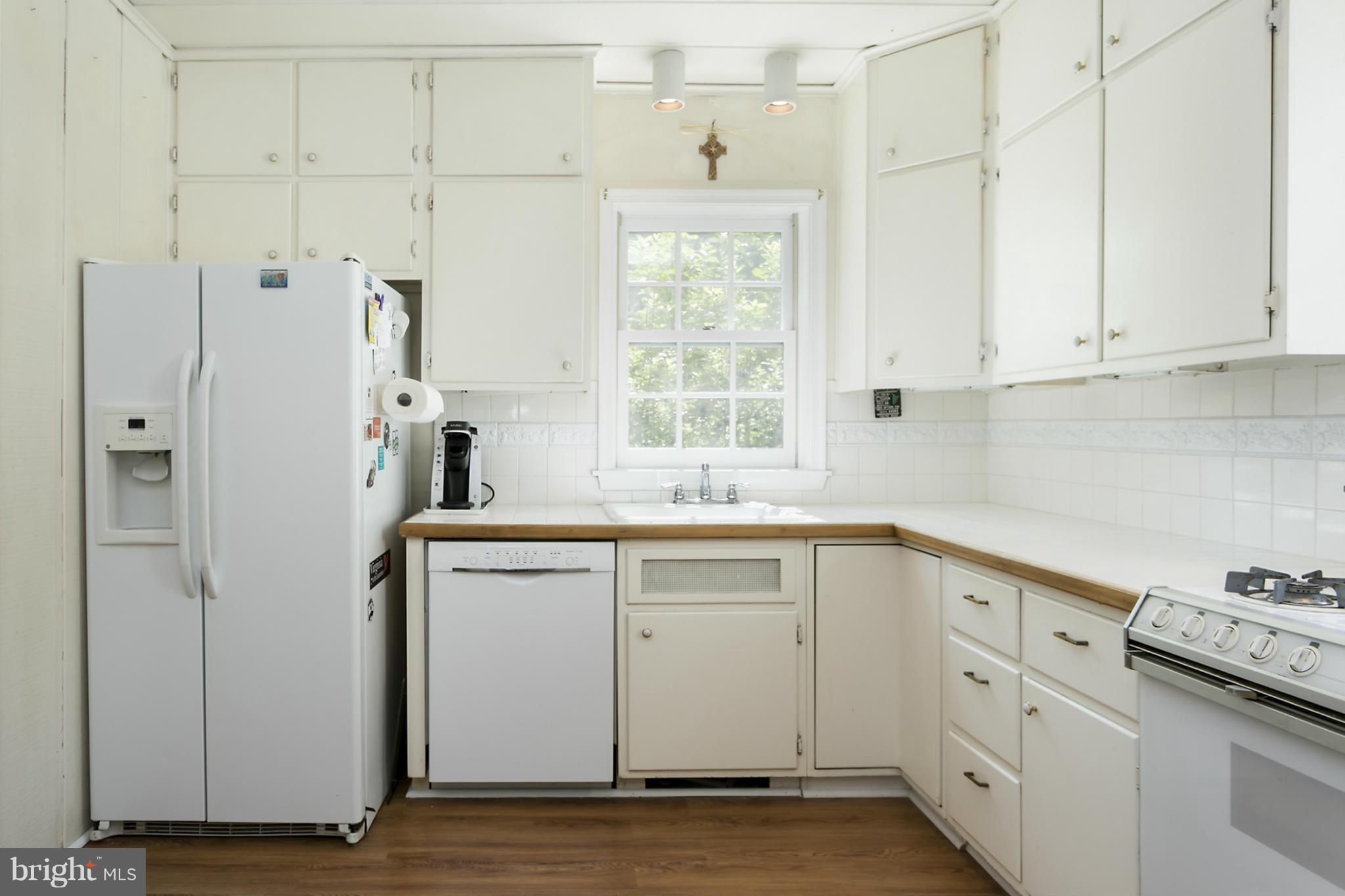 709 Kingston Road Baltimore, MD 21212 - Photo 10 of 26 Kitchen