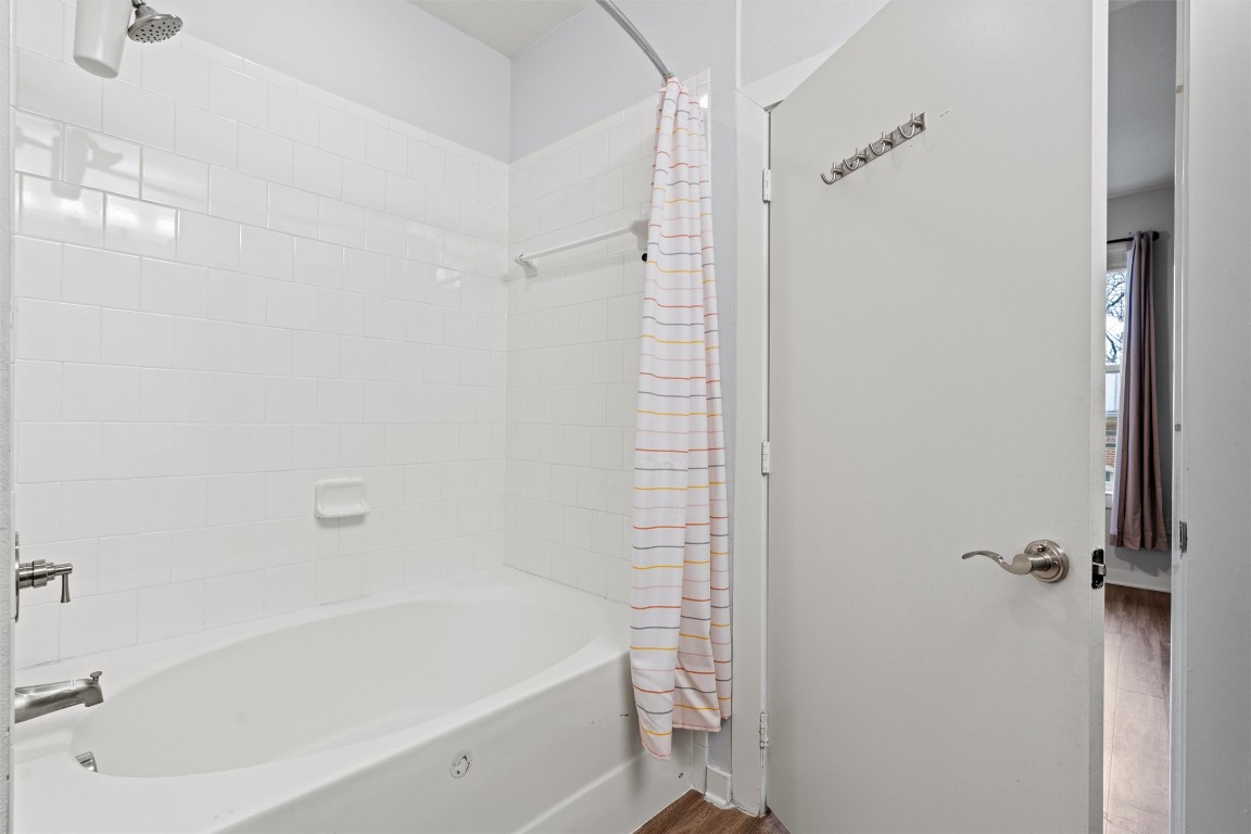 1900 Barton Springs Road, Unit 4037 Austin, TX 78704 - Photo 14 of 34 a bathroom with a bathtub and a shower