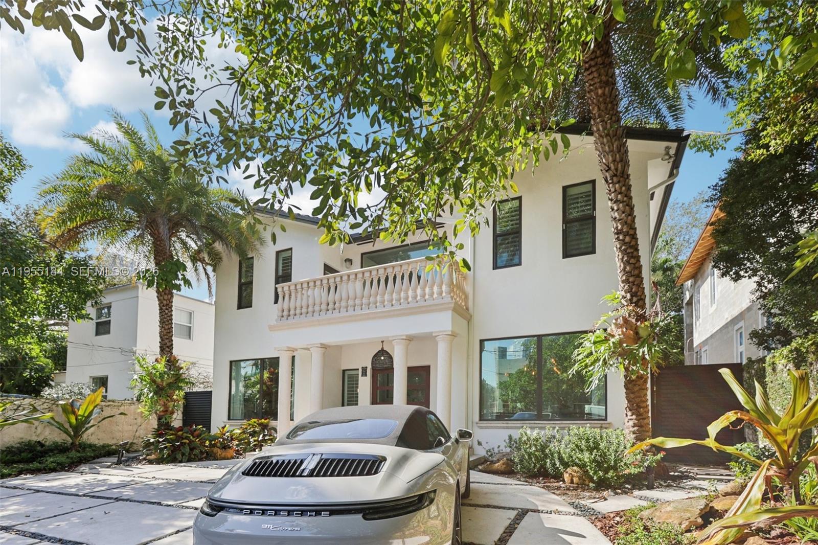 34 Southwest 22nd Road Miami, FL 33129 - Photo 4 of 30