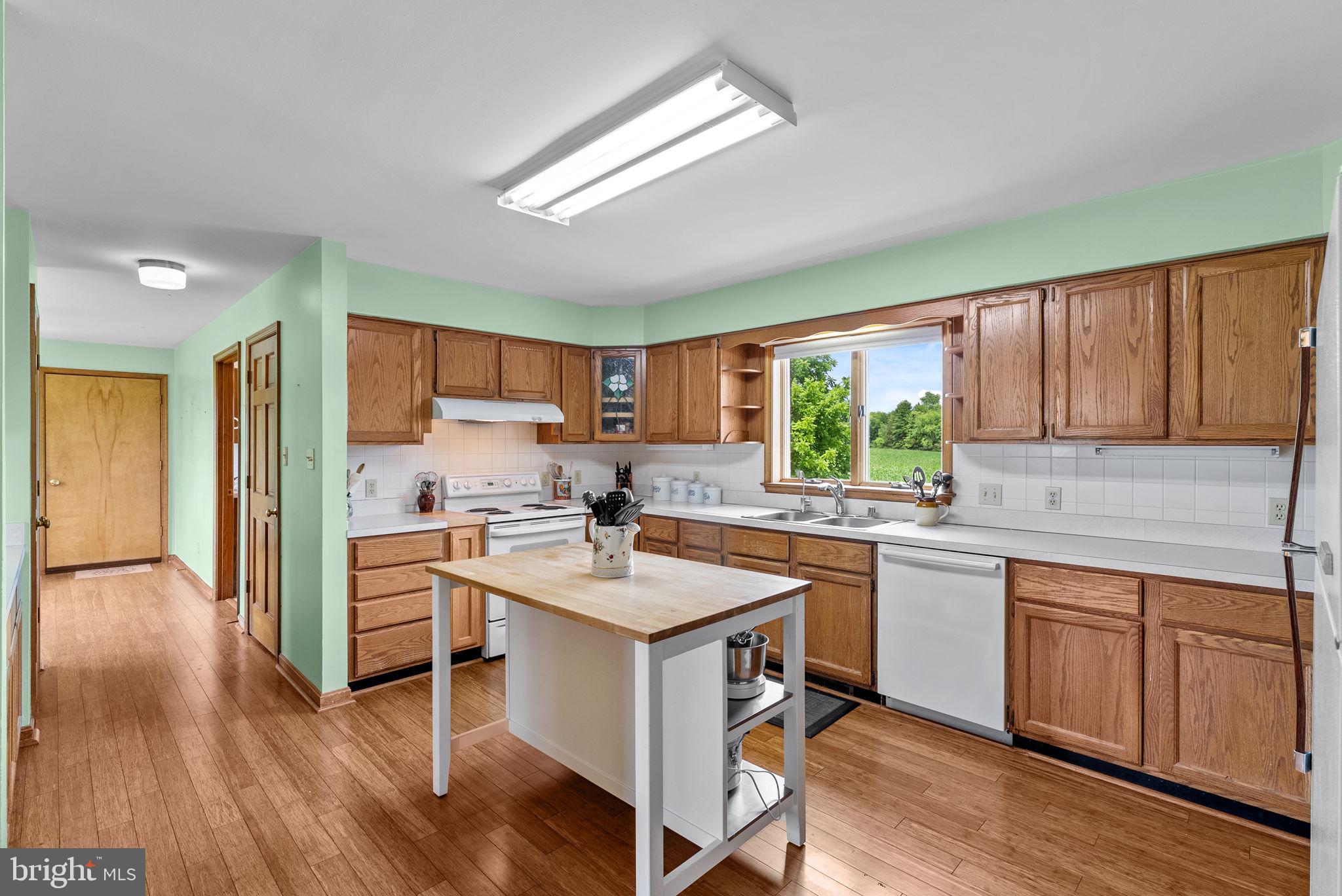 11889 Cemetery Road Remington, VA 22734 - Photo 12 of 74 Kitchen