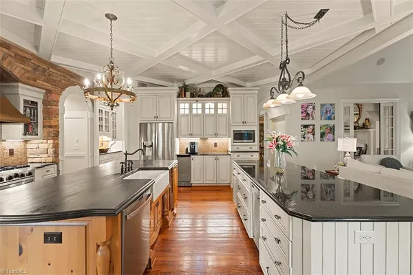 $2,000,000 | 3560 Kirklees Road, Winston-Salem, NC 27104