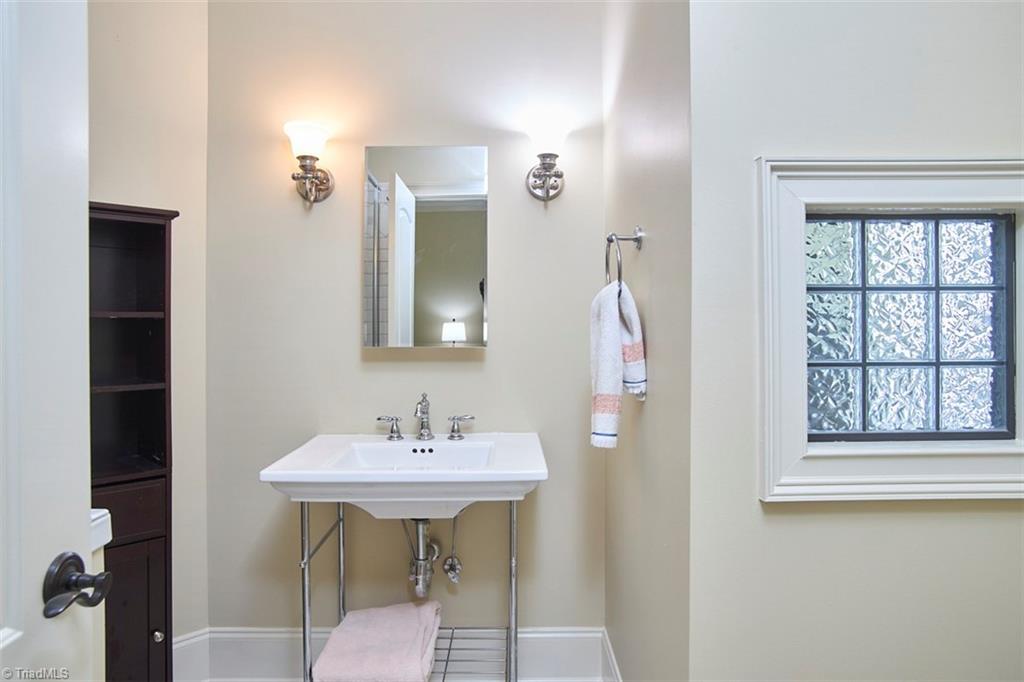 3560 Kirklees Road Winston-Salem, NC 27104 - Photo 26 of 50