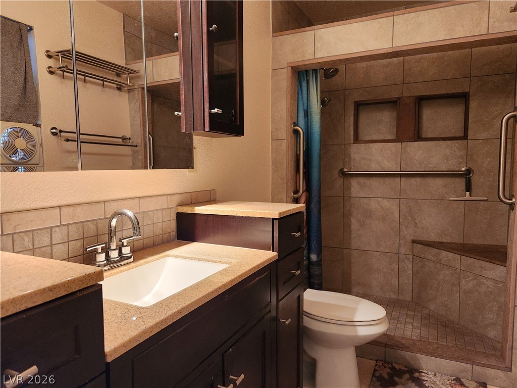 2016 Mesquite Lane, Unit 104 Laughlin, NV 89029 - Photo 12 of 27 Luxuriously updated primary en-suite.