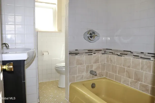 $1,500 | 628 North Pearl Street, Albany, NY 12204