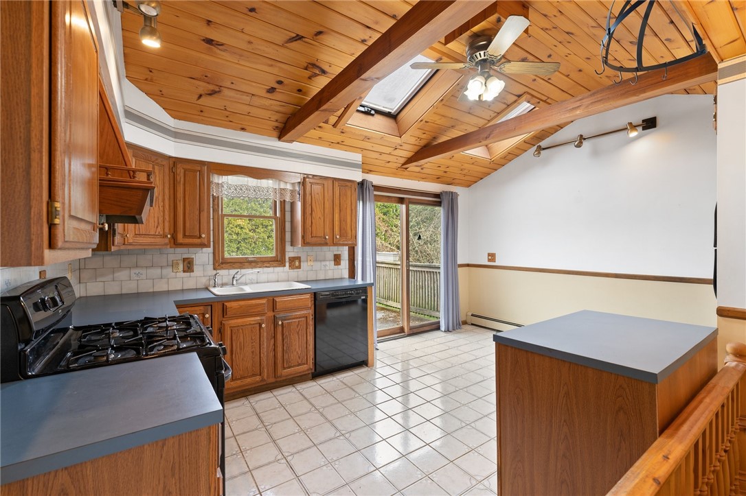 165 Woodhaven Road Woonsocket, RI 02895 - Photo 3 of 35