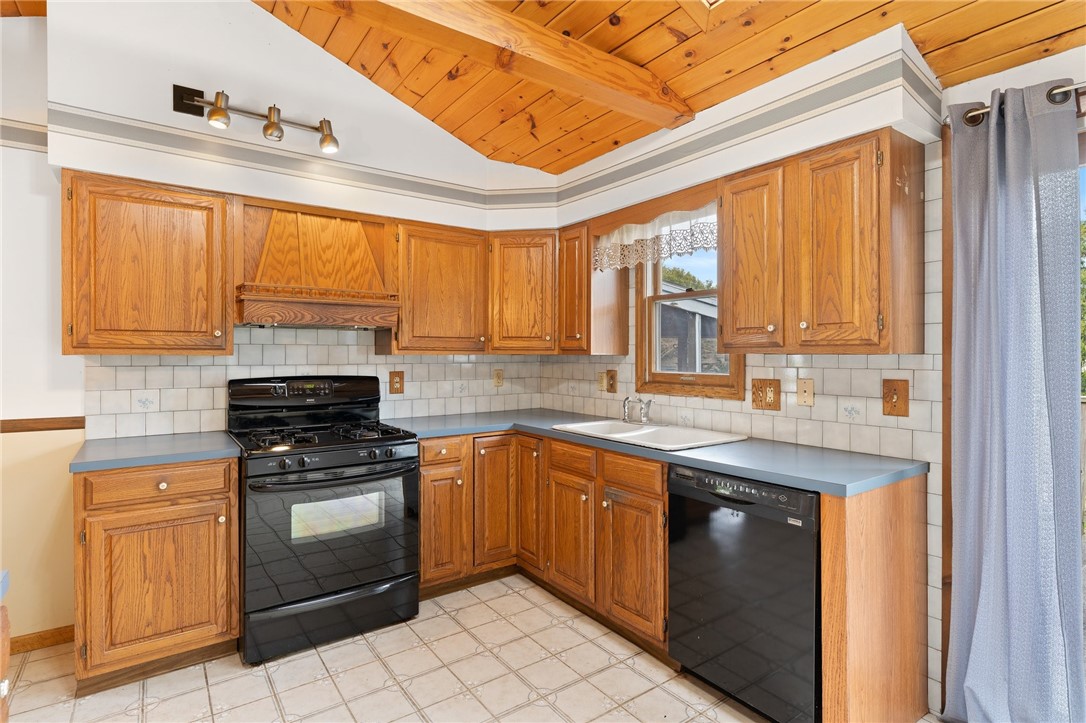 165 Woodhaven Road Woonsocket, RI 02895 - Photo 4 of 35
