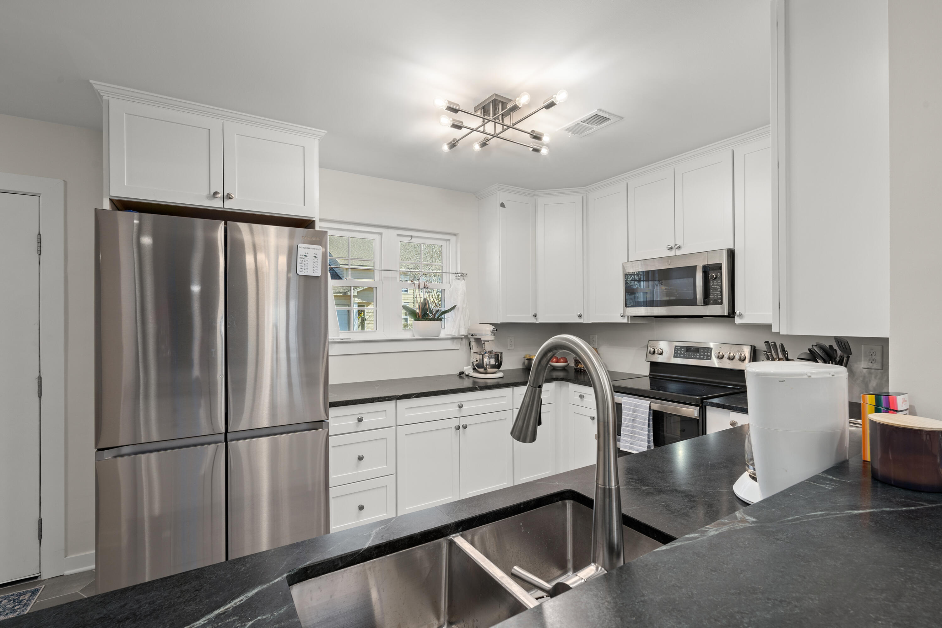 501 Sunny Side Way Summerville, SC 29485 - Photo 6 of 25 7