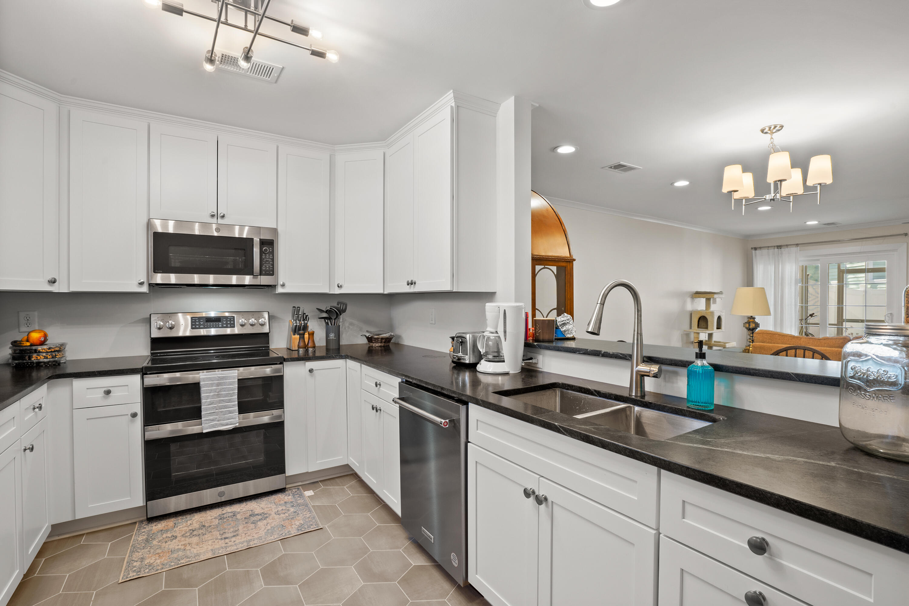 501 Sunny Side Way Summerville, SC 29485 - Photo 7 of 25 8