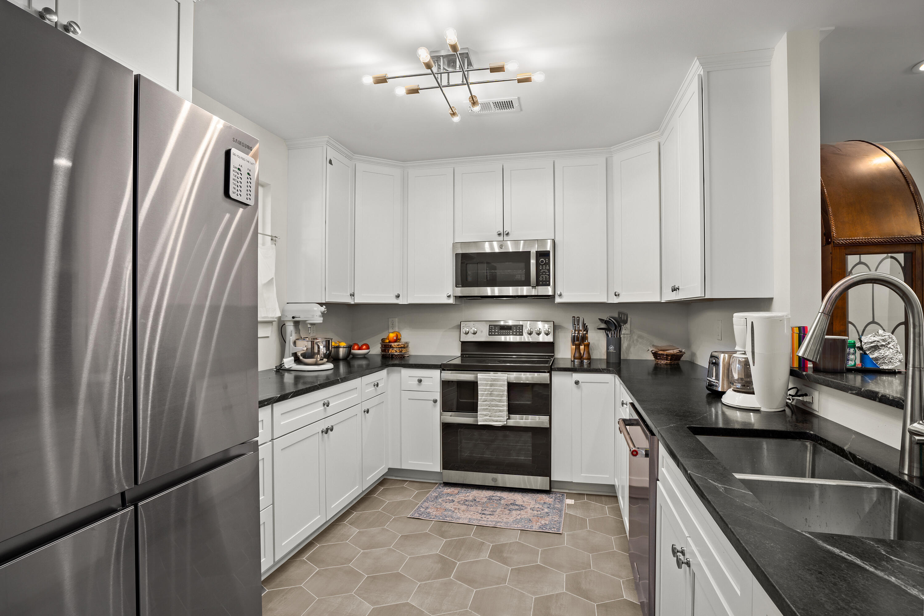 501 Sunny Side Way Summerville, SC 29485 - Photo 8 of 25 9