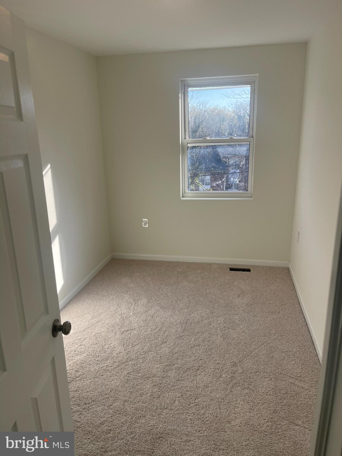 4111 Roland View Avenue Baltimore, MD 21215 - Photo 6 of 10 an empty room with a bench