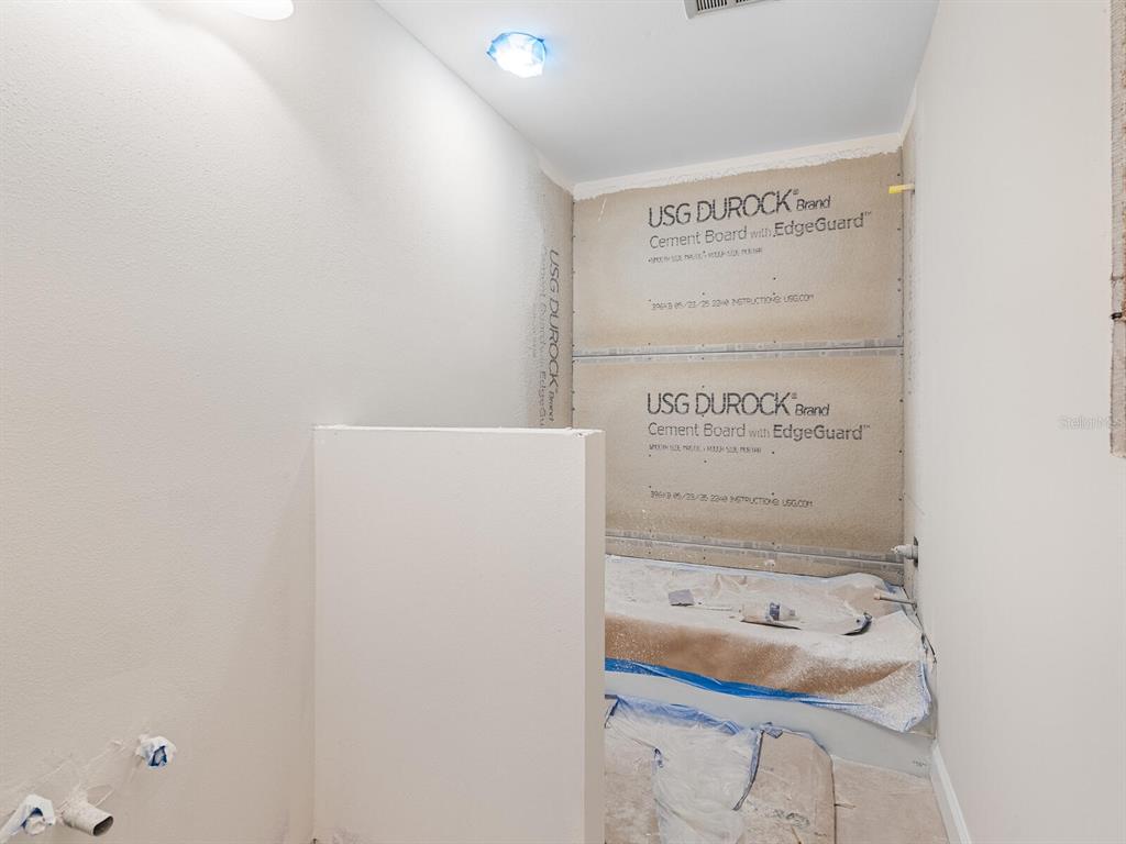 667 El Centro Longboat Key, FL 34228 - Photo 14 of 41 a bathroom with a bath tub