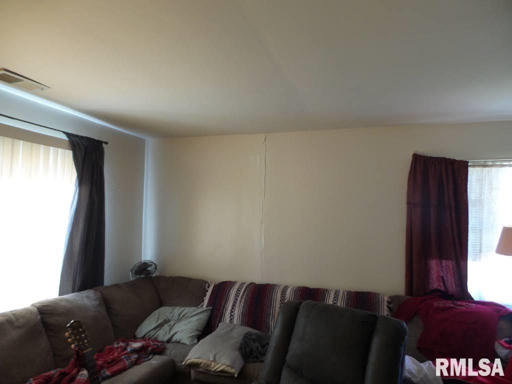 4604 North Sheridan Road Peoria, IL 61614 - Photo 19 of 39 Gallery Image 19