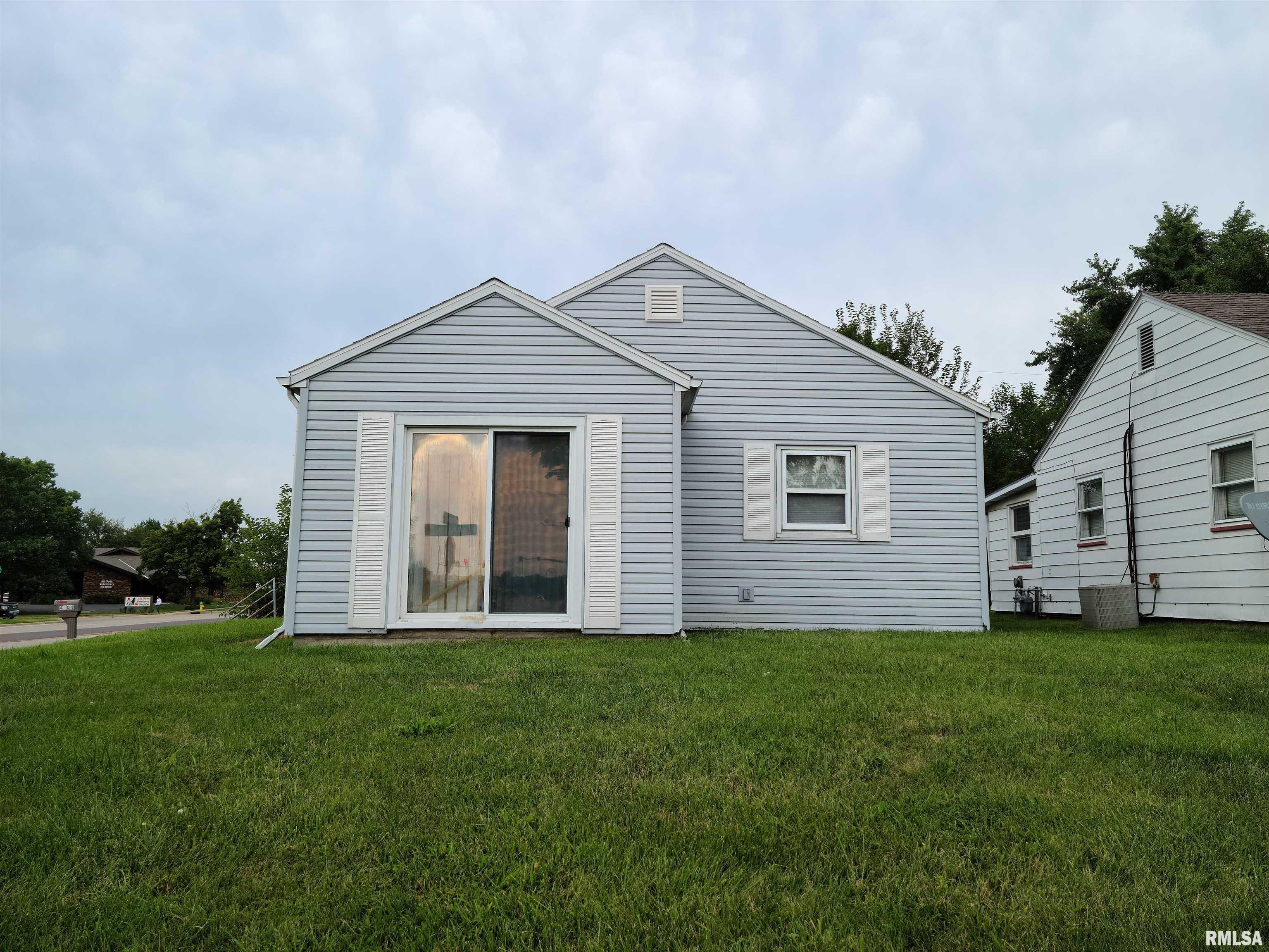 4604 North Sheridan Road Peoria, IL 61614 - Photo 3 of 39 Gallery Image 3
