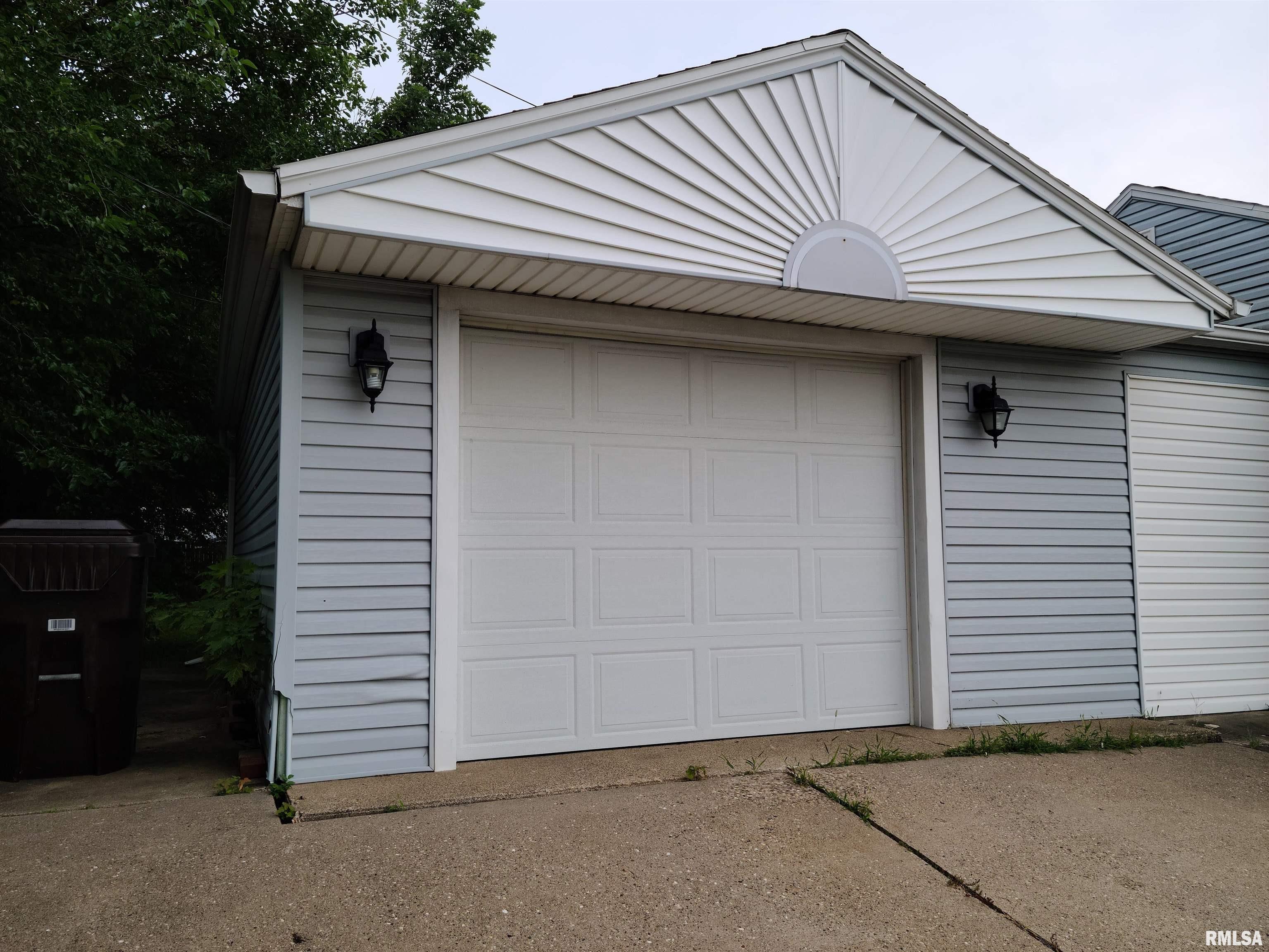 4604 North Sheridan Road Peoria, IL 61614 - Photo 7 of 39 Gallery Image 7