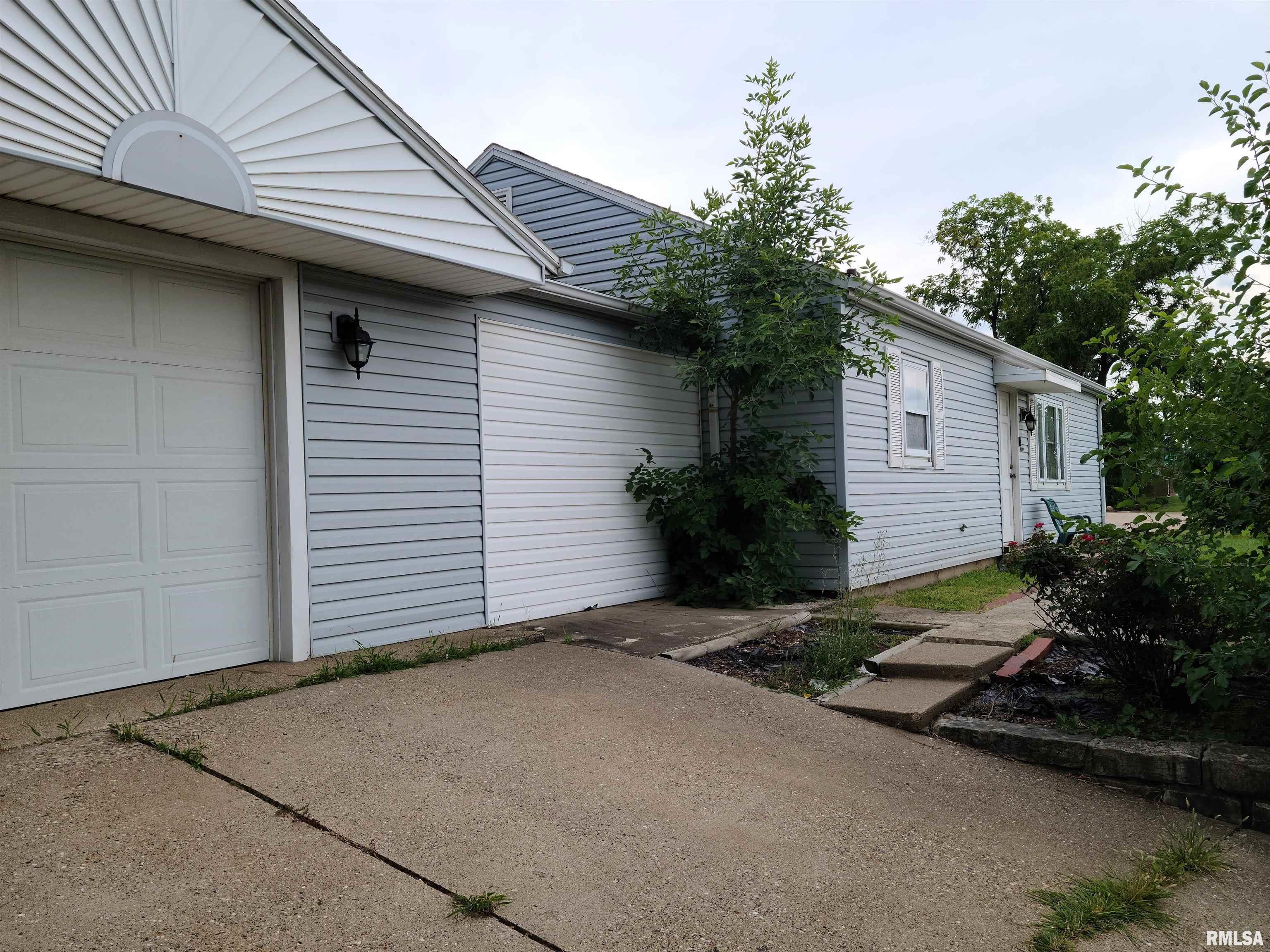 4604 North Sheridan Road Peoria, IL 61614 - Photo 8 of 39 Gallery Image 8