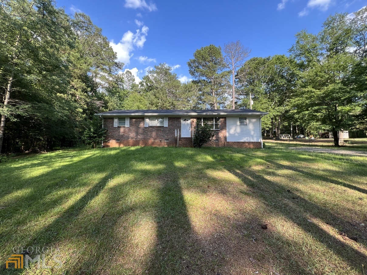 a view of a house with a big yard