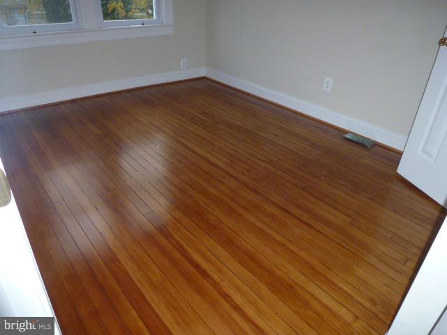 1447 Ridge Place Southeast Washington, DC 20020 - Photo 8 of 25 Living Room