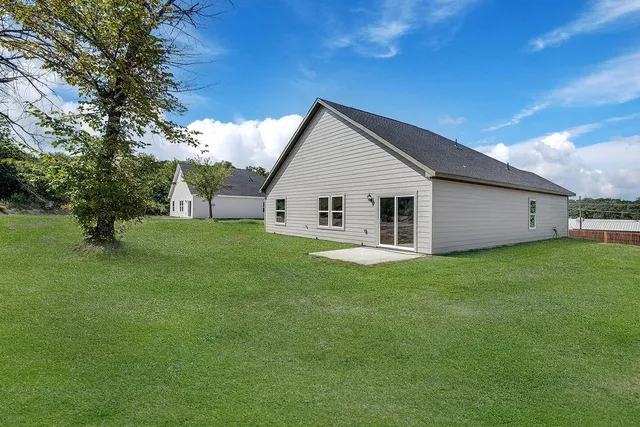 $342,000 | 432 Wilshire Avenue, Azle, TX 76020