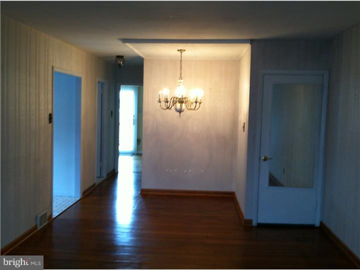 315 Darby Road Ridley Park, PA 19078 - Photo 3 of 11 Living Room