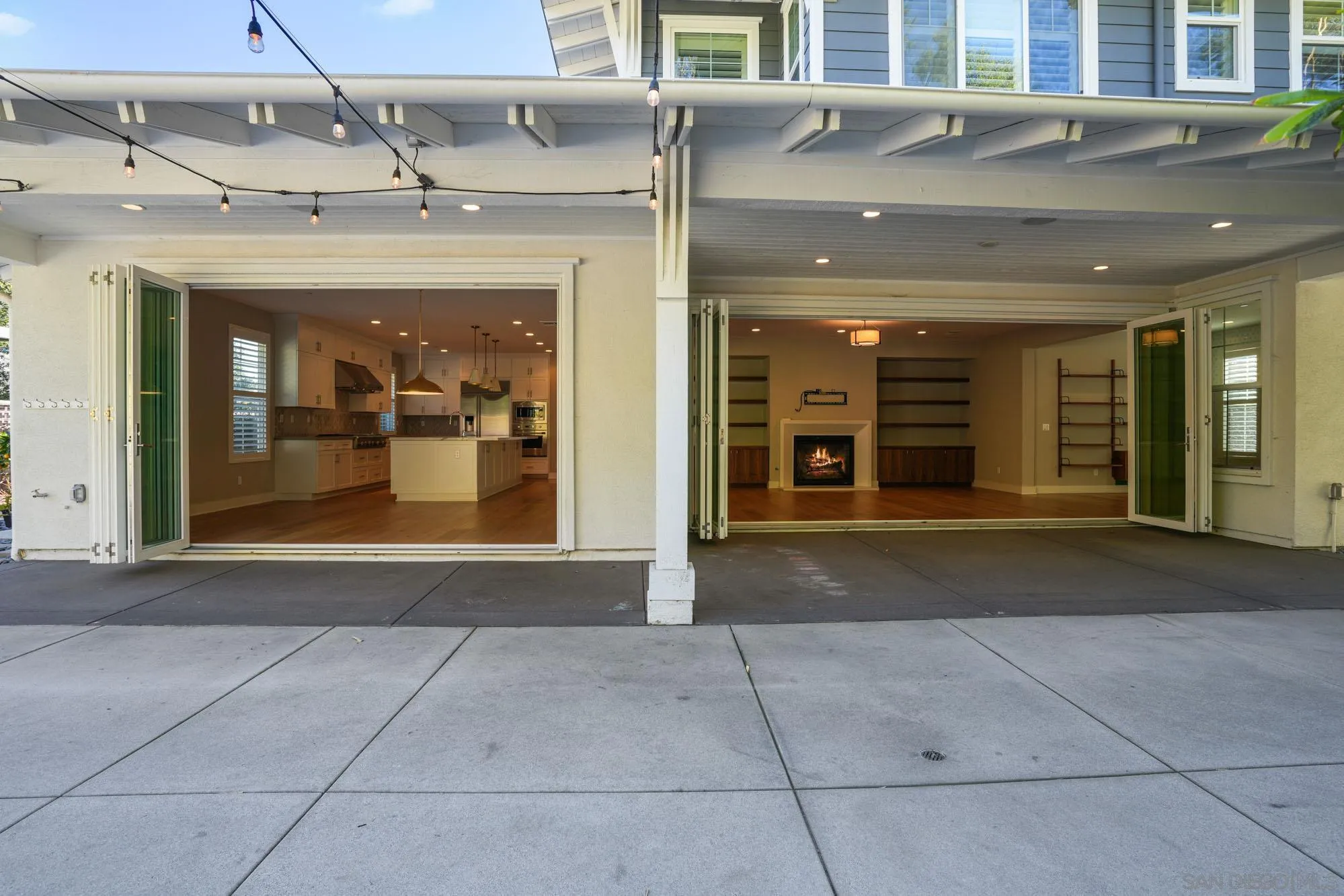 833 Channel Island Drive Encinitas, CA 92024 - Photo 32 of 38 a view of a building with a entryway