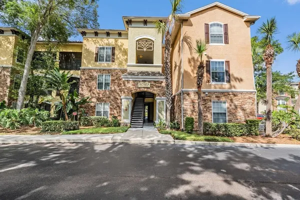 $225,000 | 10103 Courtney Oaks Circle, Unit 103, Tampa, FL 33619