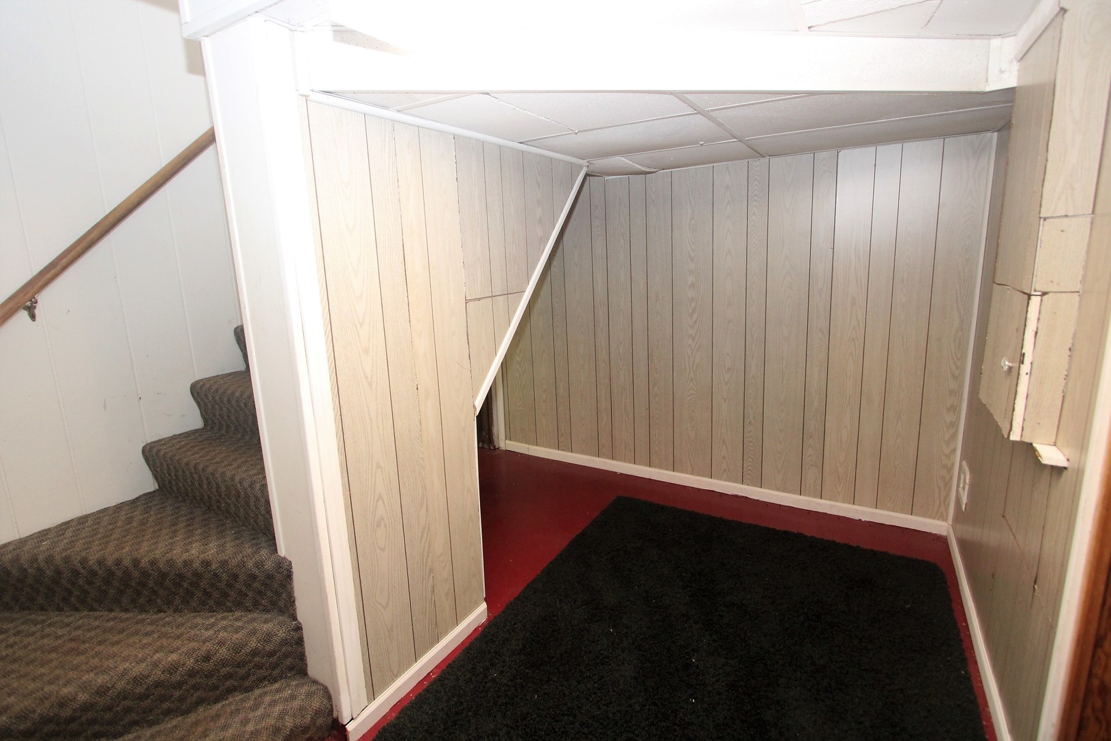 1613 Jones Street Joliet, IL 60435 - Photo 21 of 29 a view of entryway with wooden floor