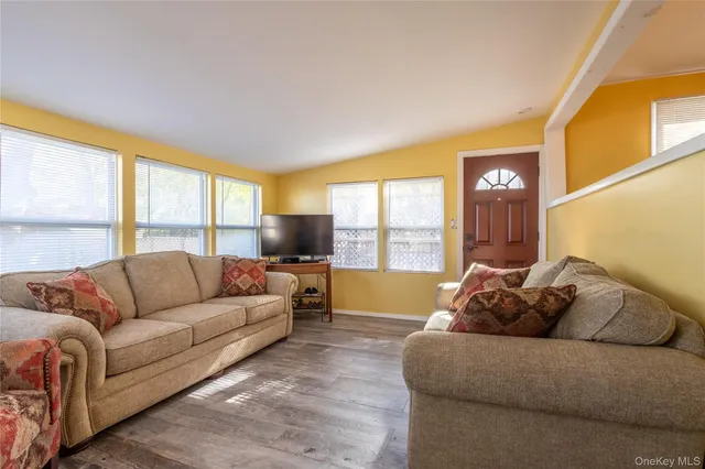 $165,000 | 17 Schooner Lane, Baiting Hollow, NY 11933