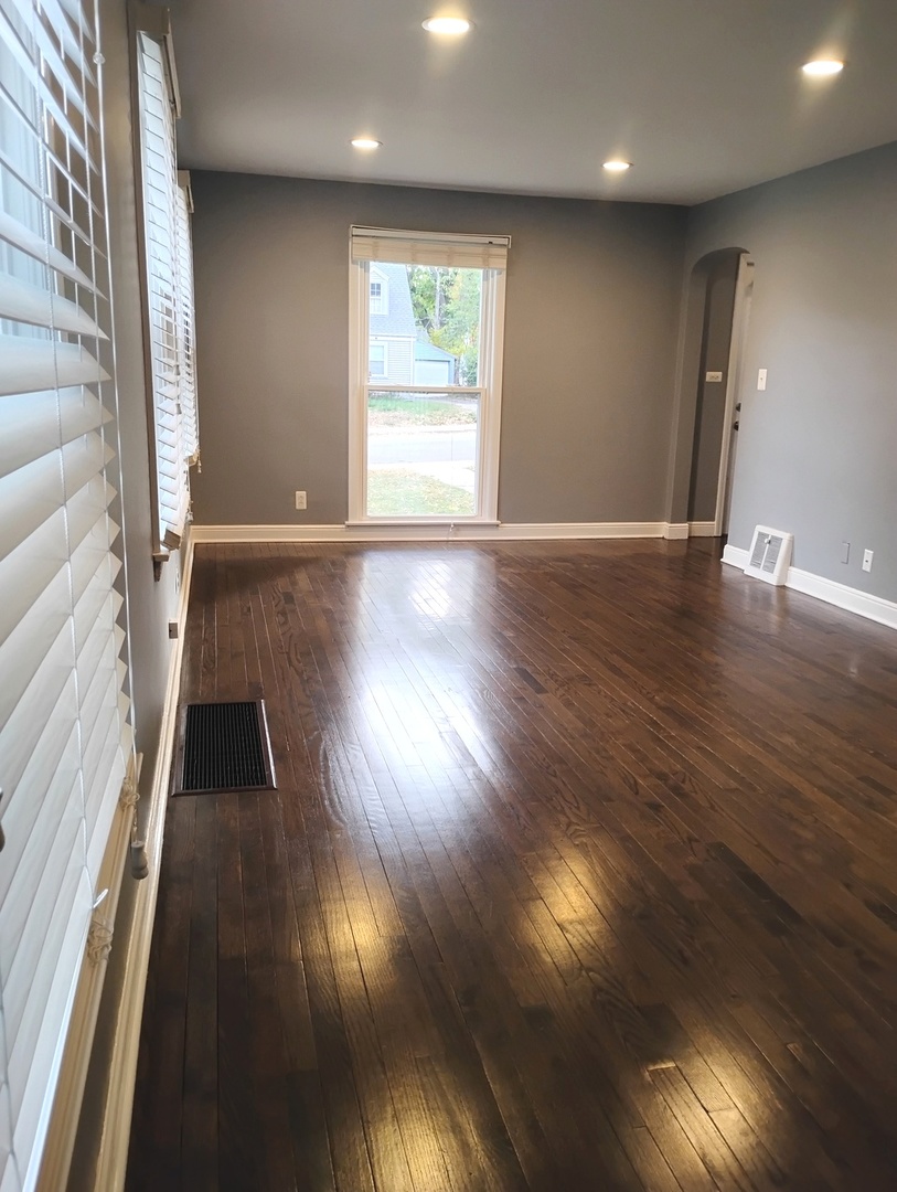 371 South Edison Avenue Elgin, IL 60123 - Photo 15 of 32