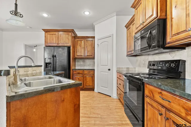 $235,000 | 19036 County Road 1202, Flint, TX 75762