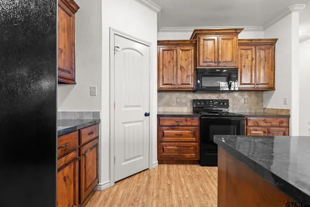 $235,000 | 19036 County Road 1202, Flint, TX 75762