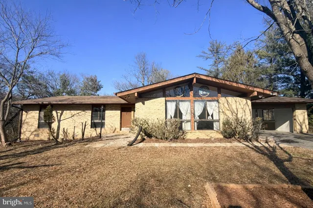 $895,000 | 10400 Hunter Ridge Drive, Oakton, VA 22124