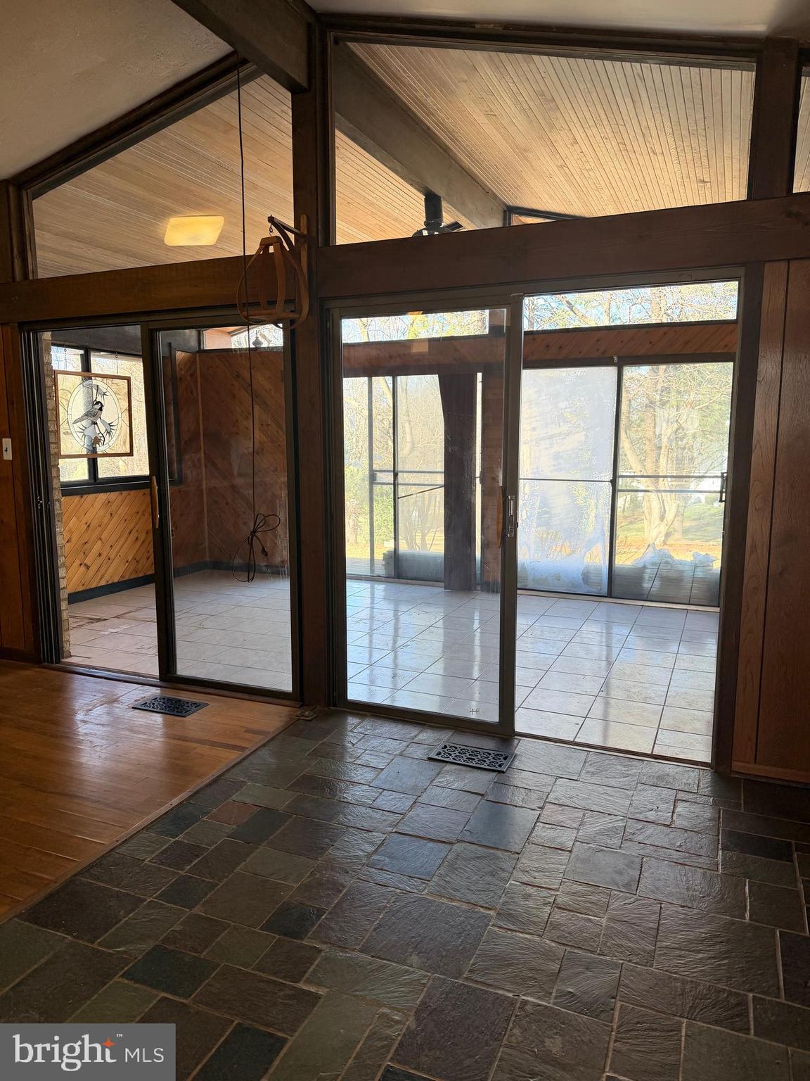 10400 Hunter Ridge Drive Oakton, VA 22124 - Photo 4 of 7