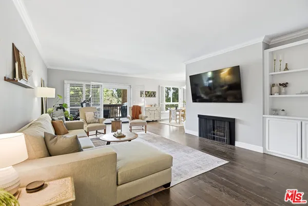 $1,149,000 | 5625 Cambridge Way, Unit 204, Culver City, CA 90230