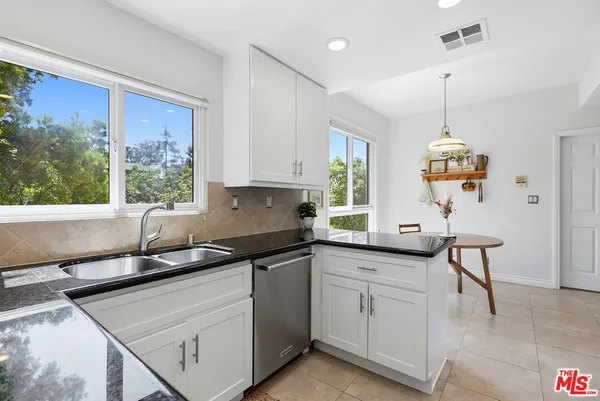 $1,149,000 | 5625 Cambridge Way, Unit 204, Culver City, CA 90230