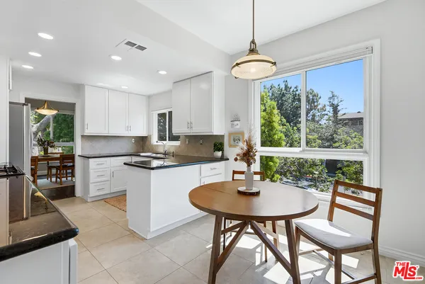 $1,149,000 | 5625 Cambridge Way, Unit 204, Culver City, CA 90230