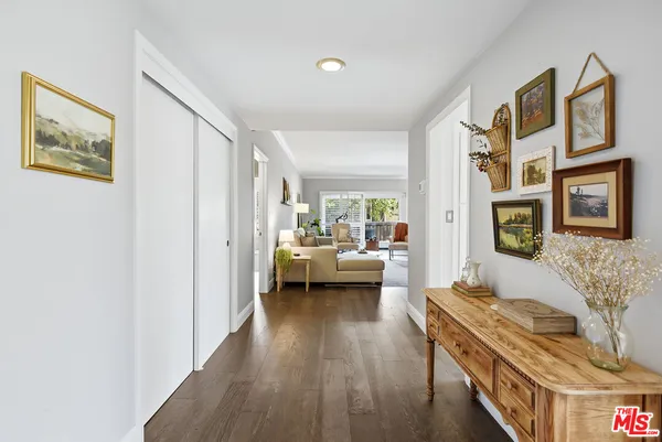 $1,149,000 | 5625 Cambridge Way, Unit 204, Culver City, CA 90230