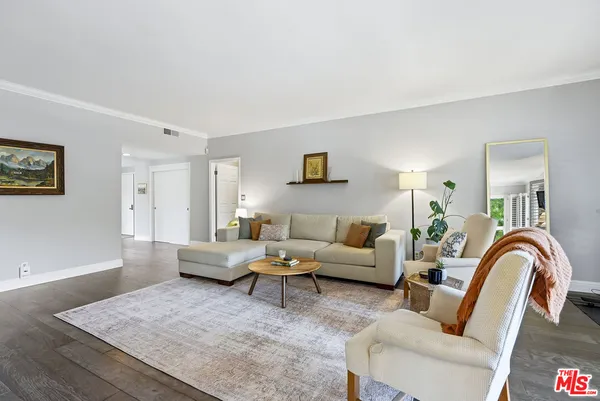 $1,149,000 | 5625 Cambridge Way, Unit 204, Culver City, CA 90230