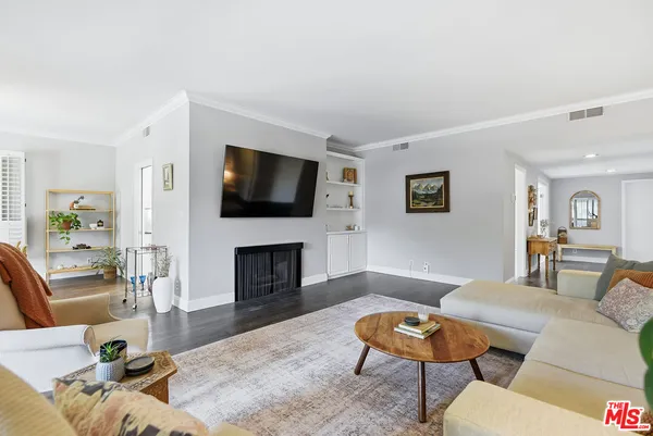 $1,149,000 | 5625 Cambridge Way, Unit 204, Culver City, CA 90230