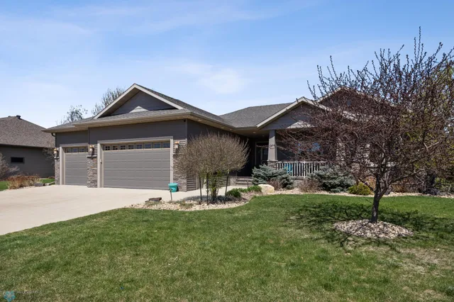 $709,900 | 6048 27th Street South, Fargo, ND 58104